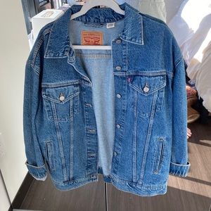 levi’s trucker denim jacket